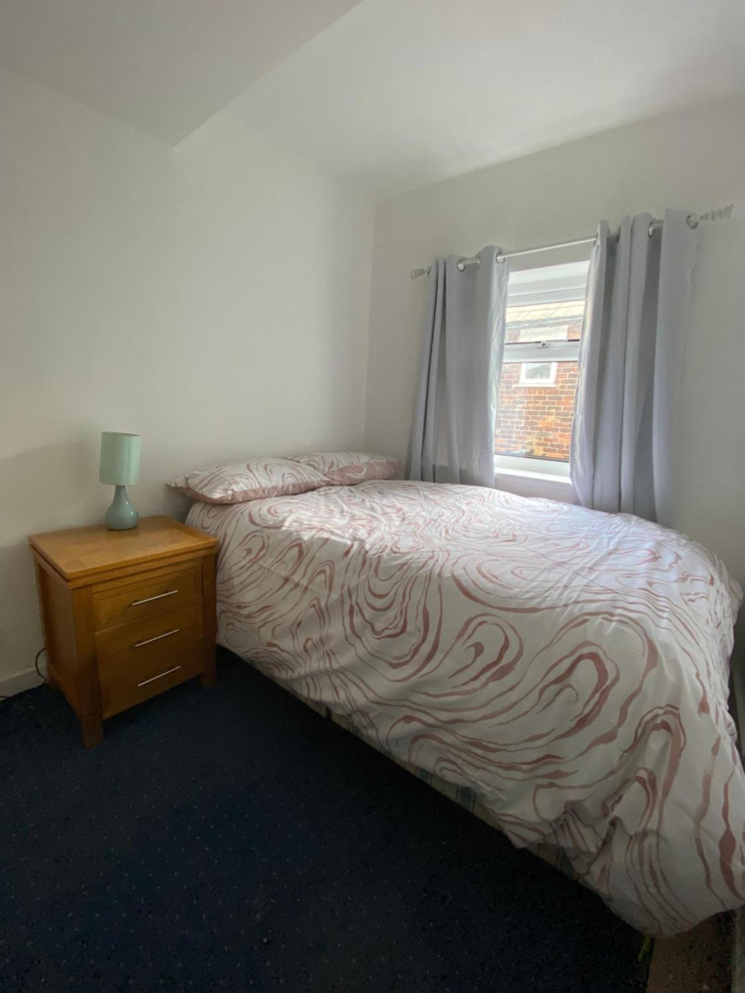 Freedom Hostel Radcliffe エクステリア 写真